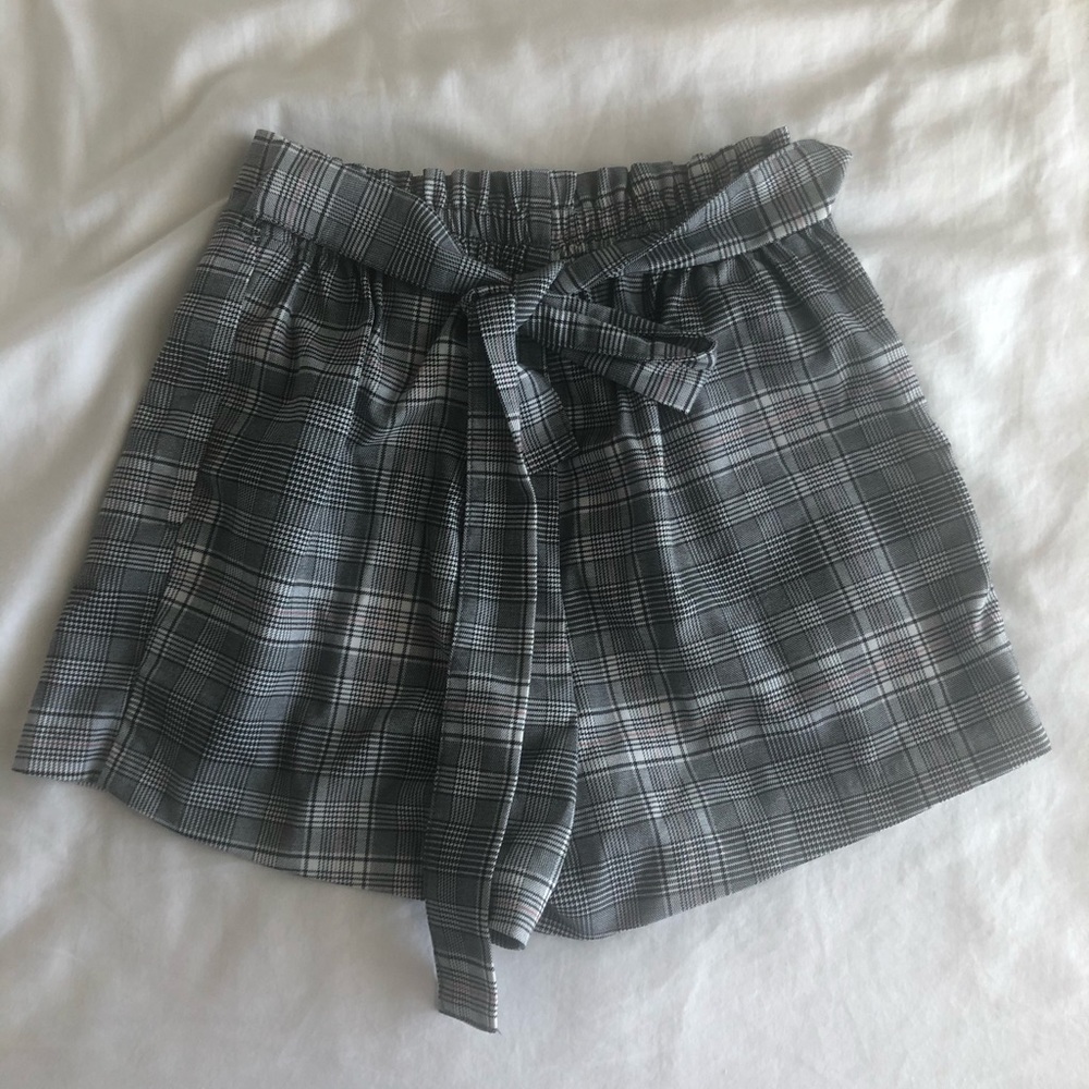 H&M grey plaid shorts
